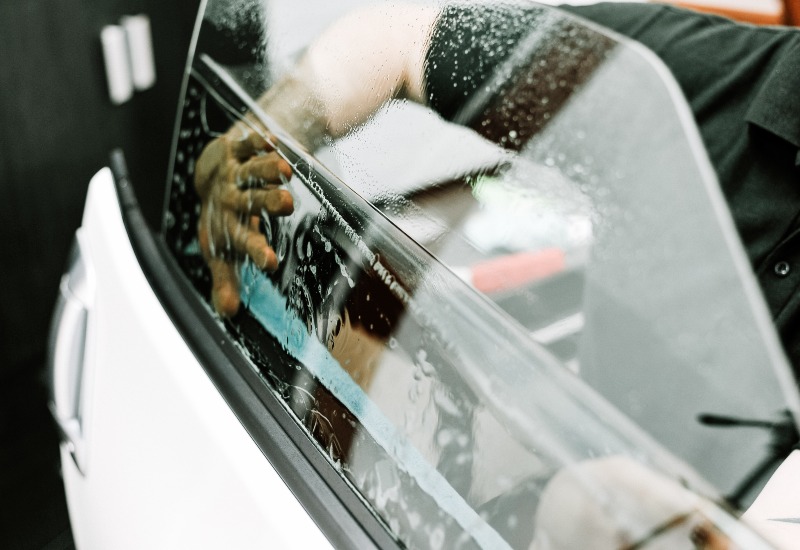 Car Getting Its Window Tint Replaced at Auto Salon of Orlando